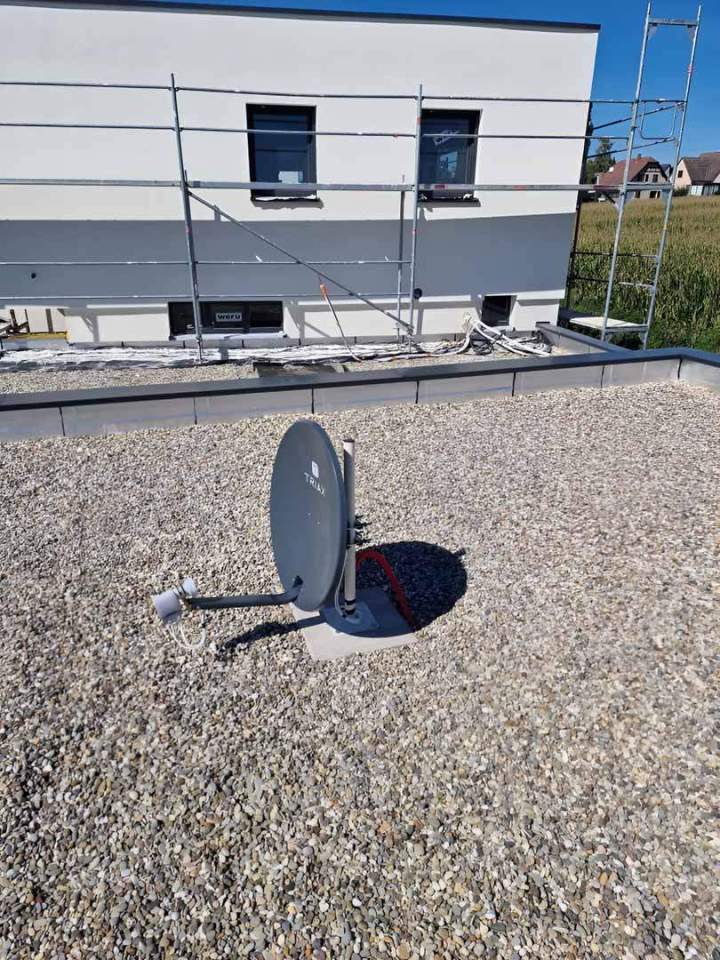 Installation paraboles satellite Hochfelden