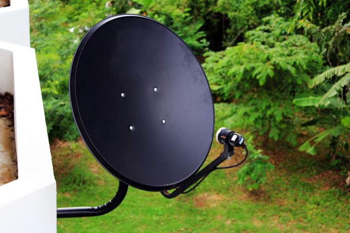 Pose d’antenne satellite Hochfelden